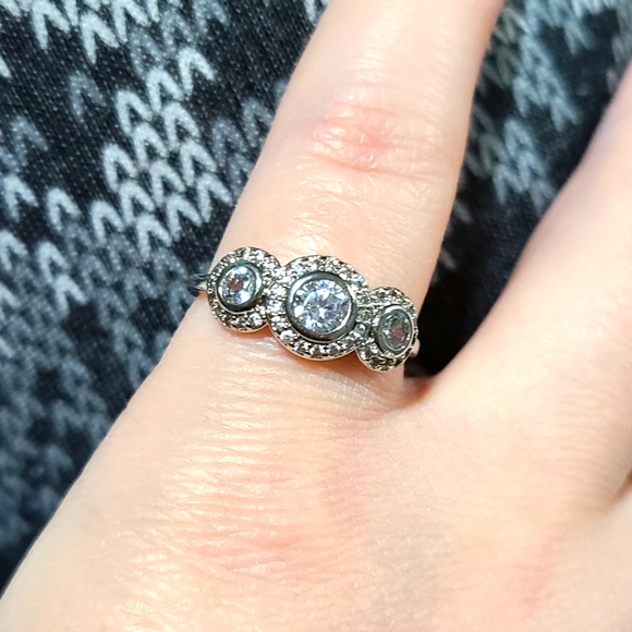 Size 5 ring - Picture 1 of 2